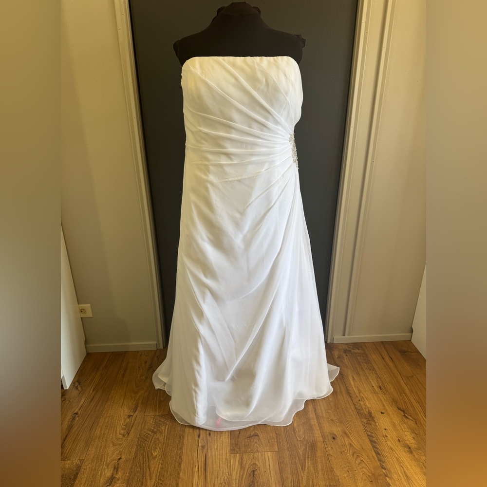 Eden Bridals Size 24 White Sleeveless Chiffon Corset Wedding Dress Style# 1335